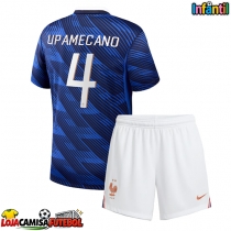 Camisa de Futebol França Dayot Upamecano #4 Equipamento Principal Infantil Mundo 2026 Manga Curta (+ Calças curtas)